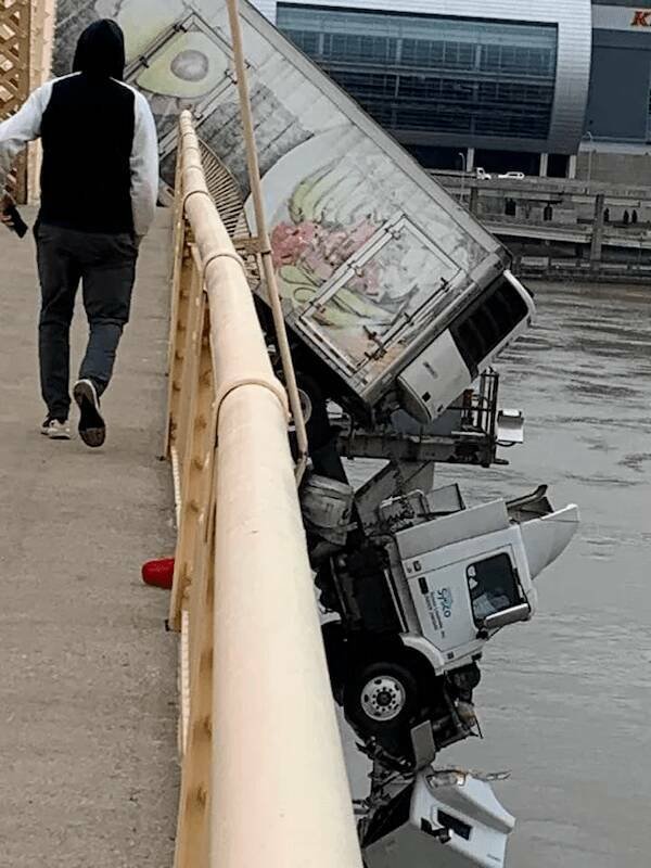 Epic Car Crashes (13 pics)