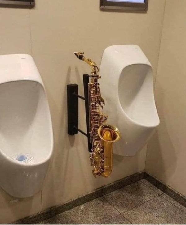 What Is Going On Here? (29 pics)