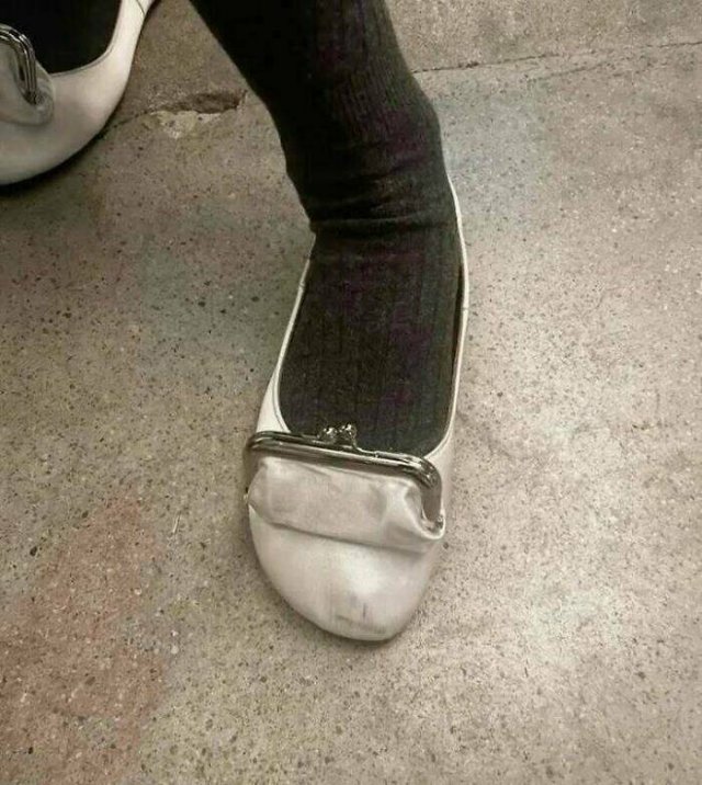 What Is Going On Here? (21 pics)