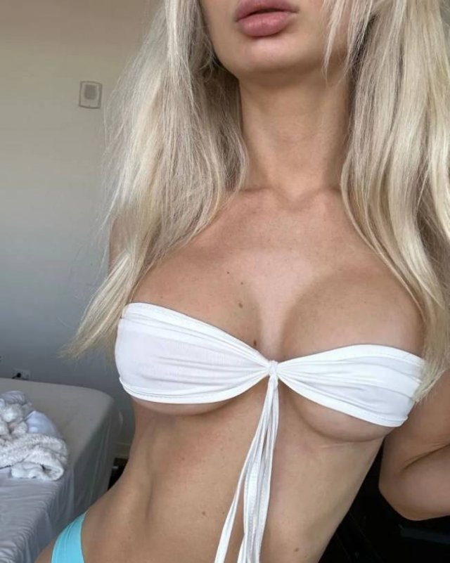Busty Girls (34 pics)