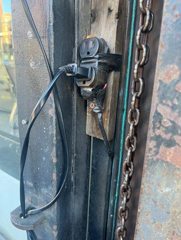 Redneck Repairs And Inventions (23 pics)