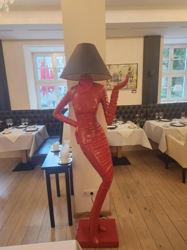 What Is Going On Here? (21 pics)