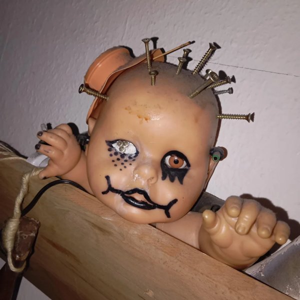 What Is Going On Here? (21 pics)