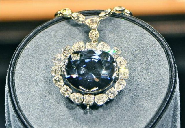 The Most Expensive And Interesting Collectibles (39 pics)