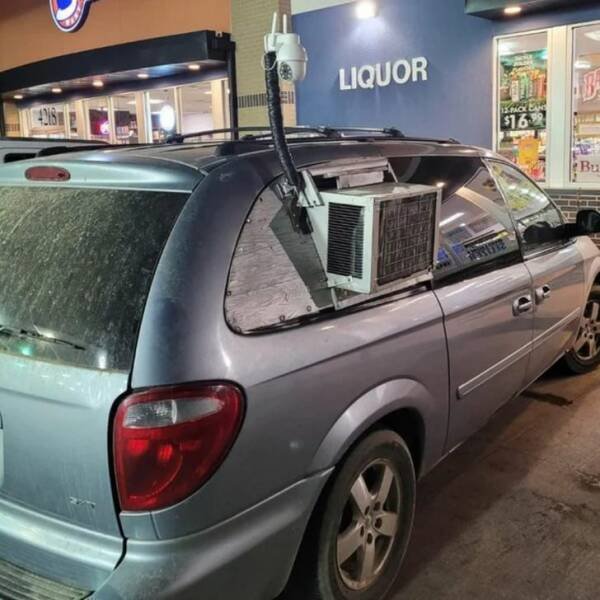 What Is Going On Here? (20 pics)