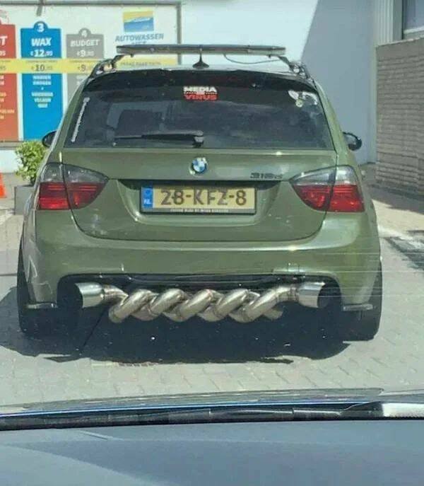 What Is Going On Here? (20 pics)