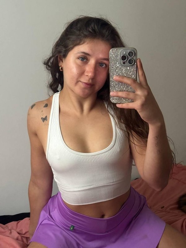Braless Girls (23 pics)