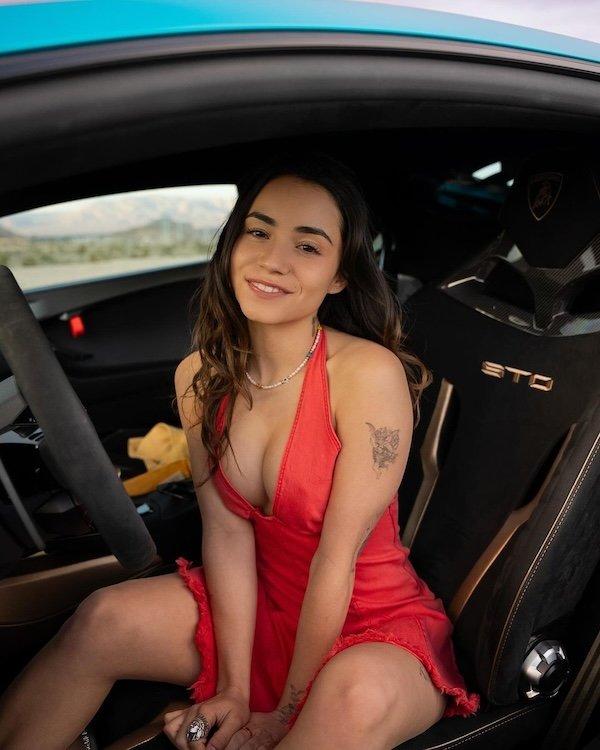Braless Girls (31 pics)