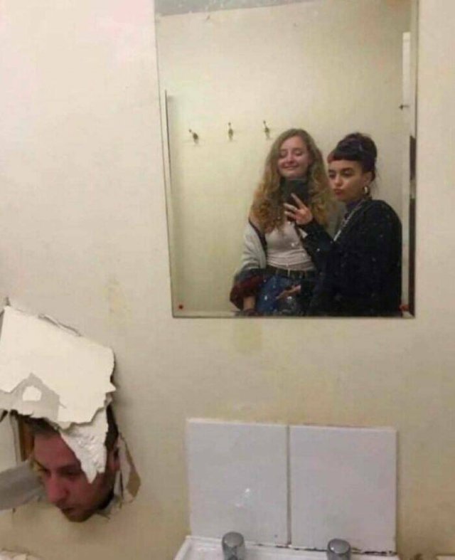 What Is Going On Here? (24 pics)