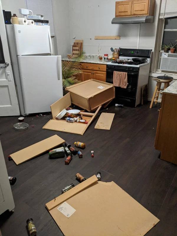 What Is Going On Here? (31 pics)