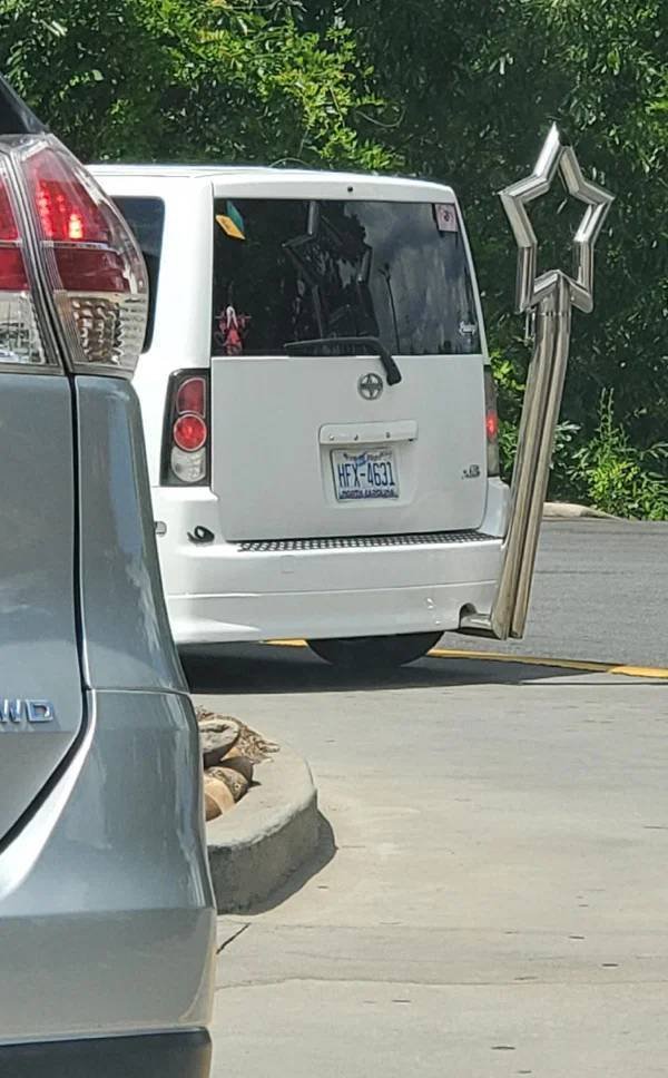 What Is Going On Here? (31 pics)