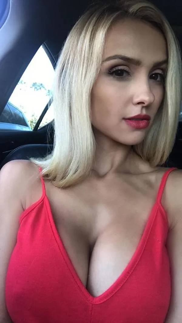Hot Girls (32 pics)