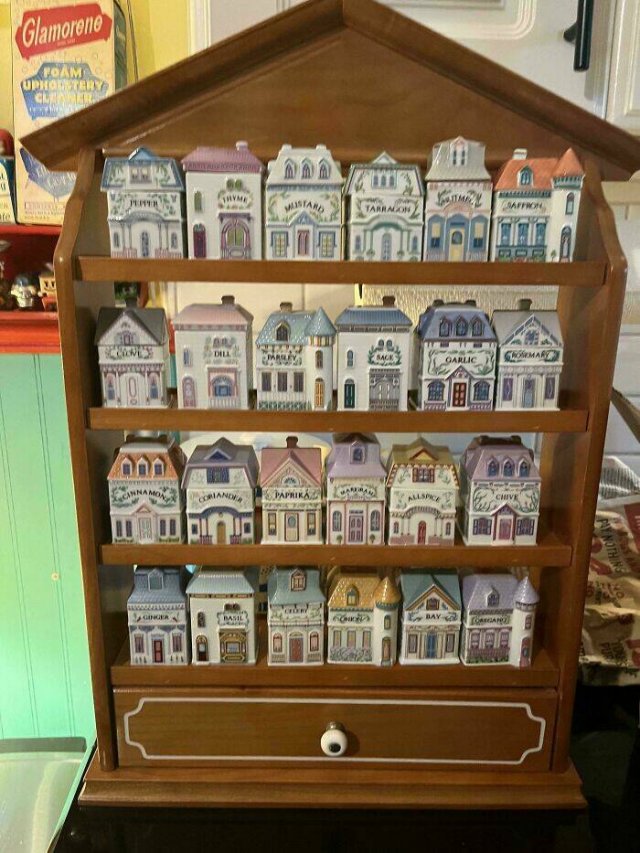 Unusual Finds In Thrift Shops (24 pics)