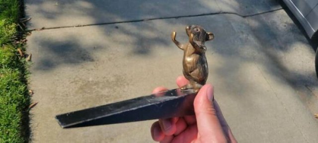 Unusual Finds In Thrift Shops (24 pics)
