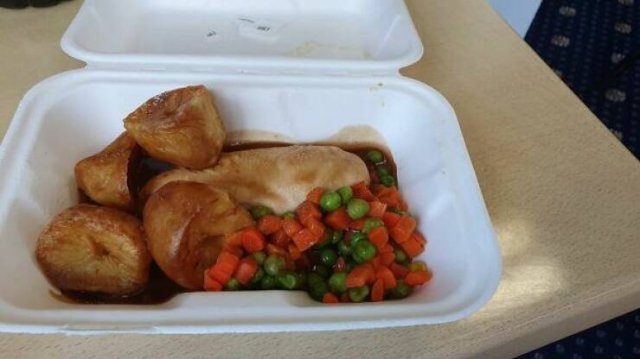 Food In Different Hospitals (20 pics)