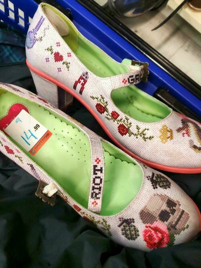 Unusual Finds In Thrift Shops (24 pics)