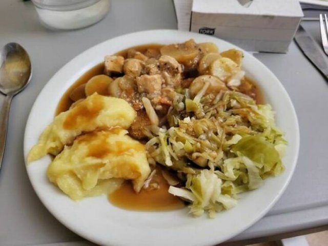 Food In Different Hospitals (20 pics)