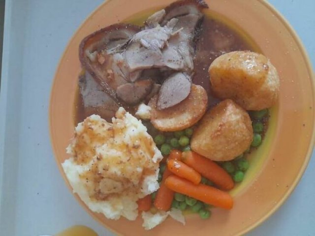 Food In Different Hospitals (20 pics)