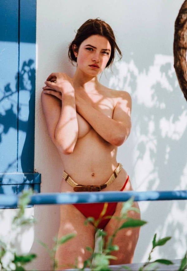 Girls With Handbras (31 pics)
