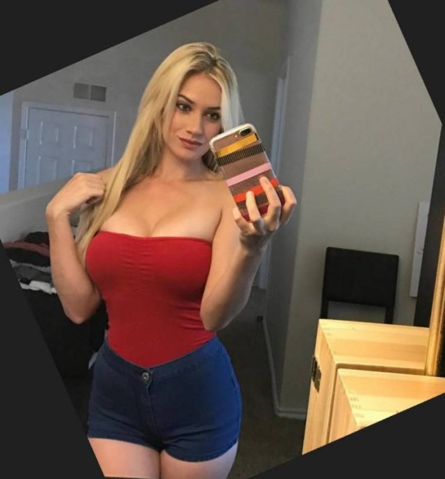 Girls In Shorts (50 pics)