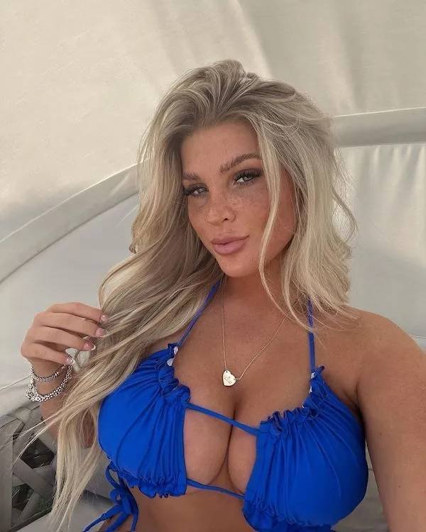 Girls With Freckles (43 pics)