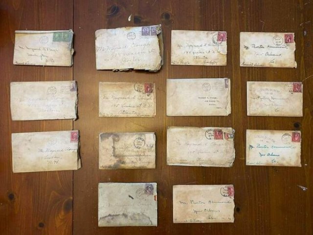 Intersting Finds In Old Houses (23 pics)