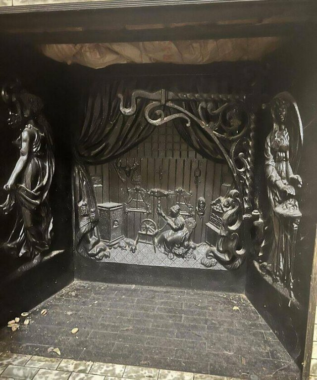 Intersting Finds In Old Houses (23 pics)