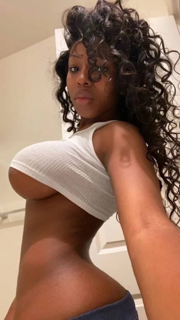 Busty Girls (49 pics)