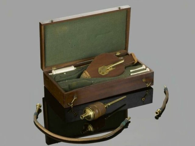 Creepy Old Medical Tools (24 pics)