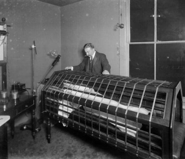 Creepy Old Medical Tools (24 pics)