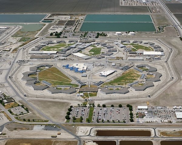 The Most Dangerous Prisons In The United States (10 pics)