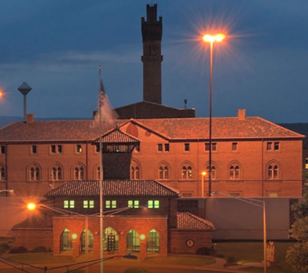 The Most Dangerous Prisons In The United States (10 pics)