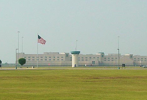 The Most Dangerous Prisons In The United States (10 pics)