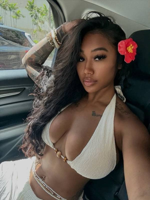 Busty Girls (56 pics)
