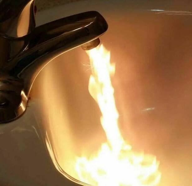 What Is Going On Here? (25 pics)