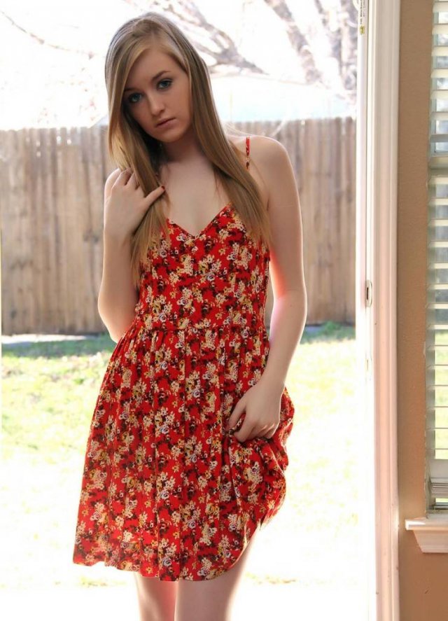 Girls In Sundresses (51 pics)
