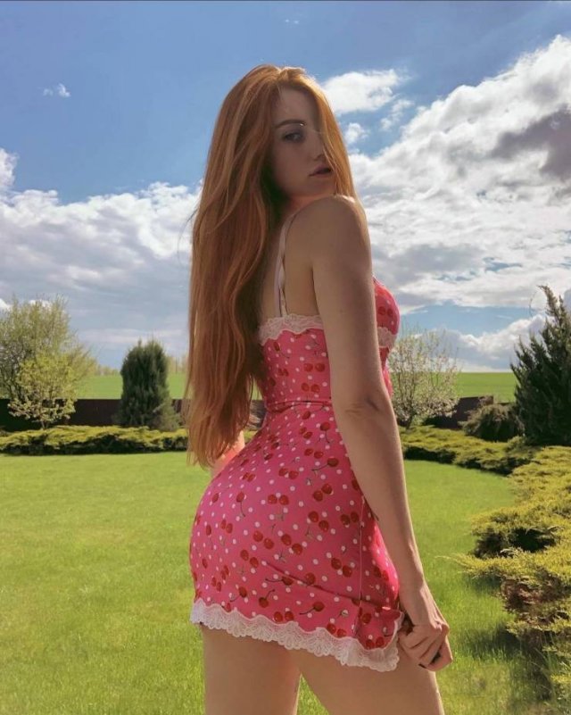 Girls In Sundresses (51 pics)