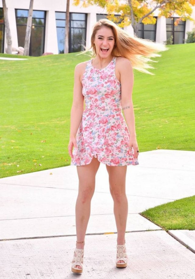 Girls In Sundresses (51 pics)