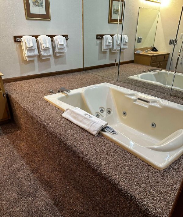 Weird Finds In Hotels (28 pics)