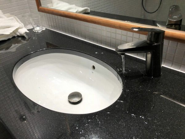 Weird Finds In Hotels (28 pics)