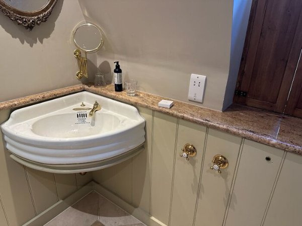 Weird Finds In Hotels (28 pics)