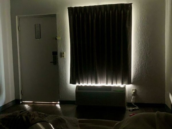 Weird Finds In Hotels (28 pics)