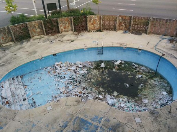 Weird Finds In Hotels (28 pics)