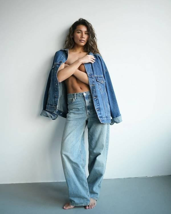 Braless Girls (28 pics)