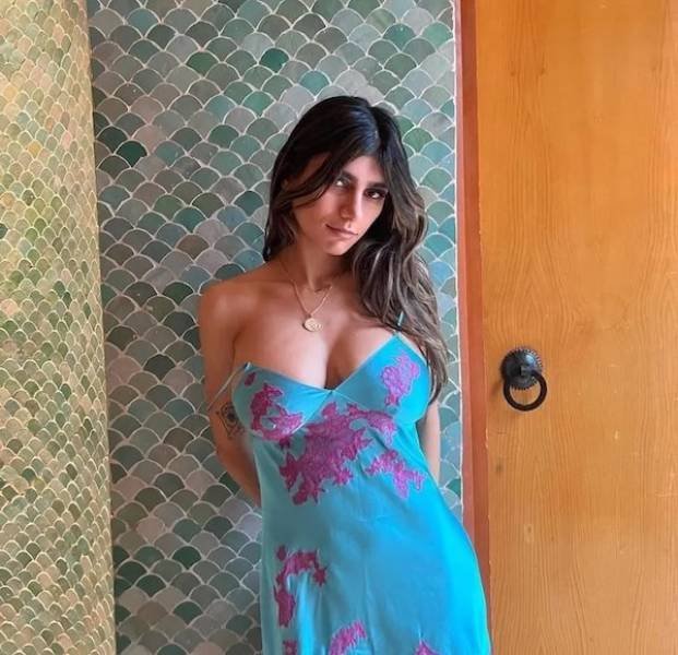 Braless Girls (28 pics)