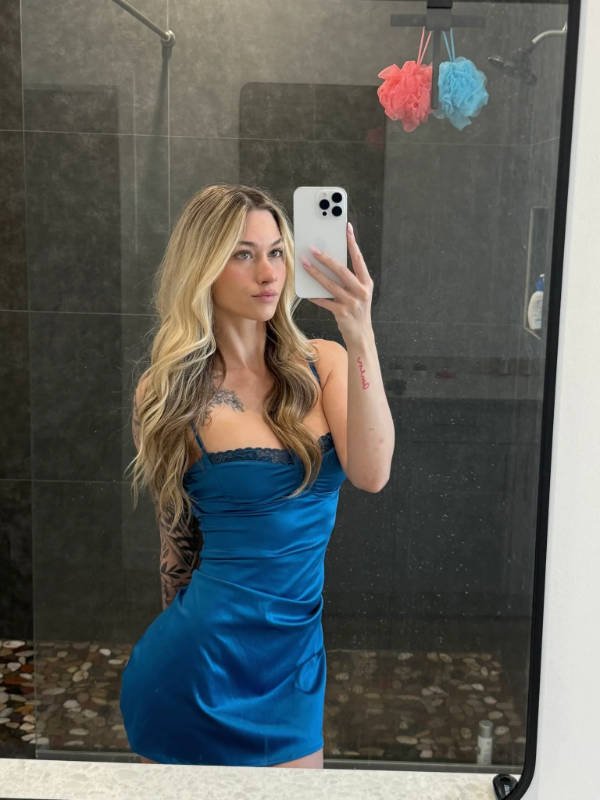 Blondes Against Brunettes (37 pics)