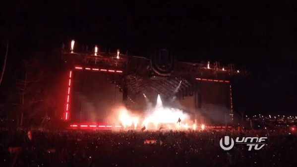 Weird Things People Forgot At Music Festivals (15 gifs)