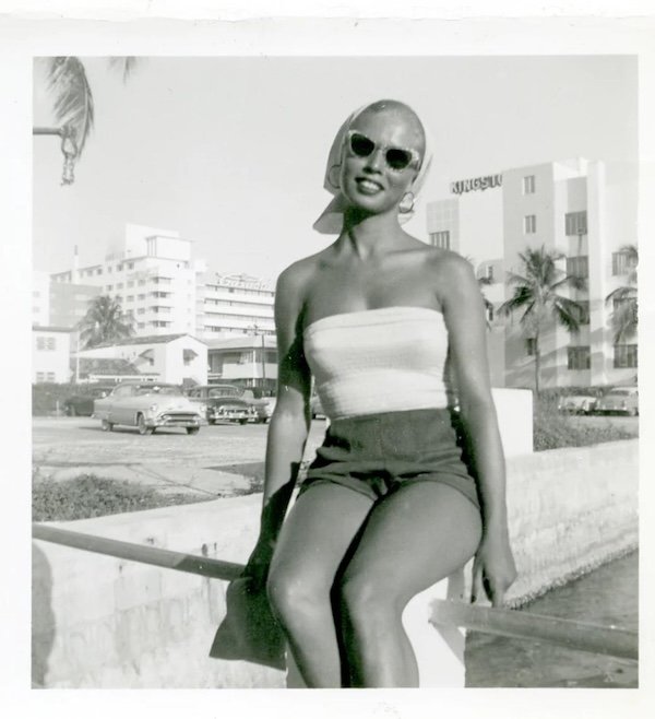 People Share Their Cool Photos From The Past (27 pics)