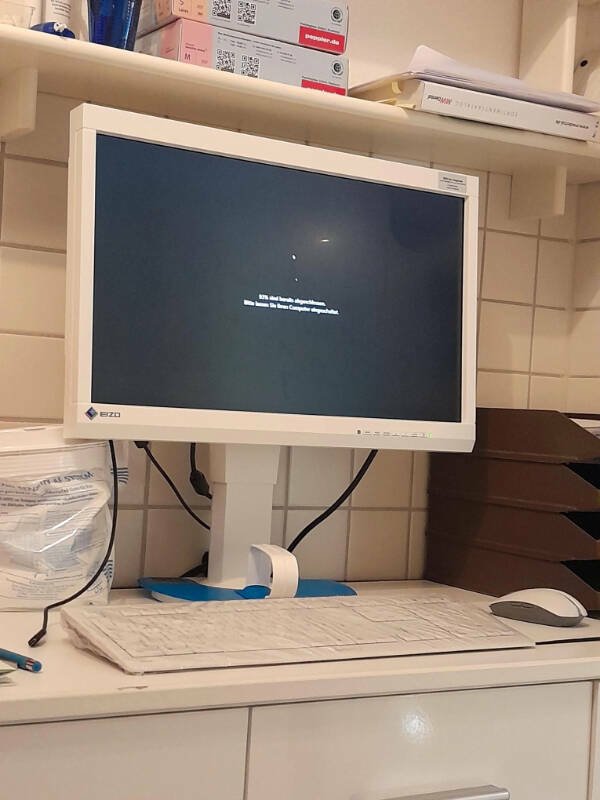 Bad Days Happen (22 pics)