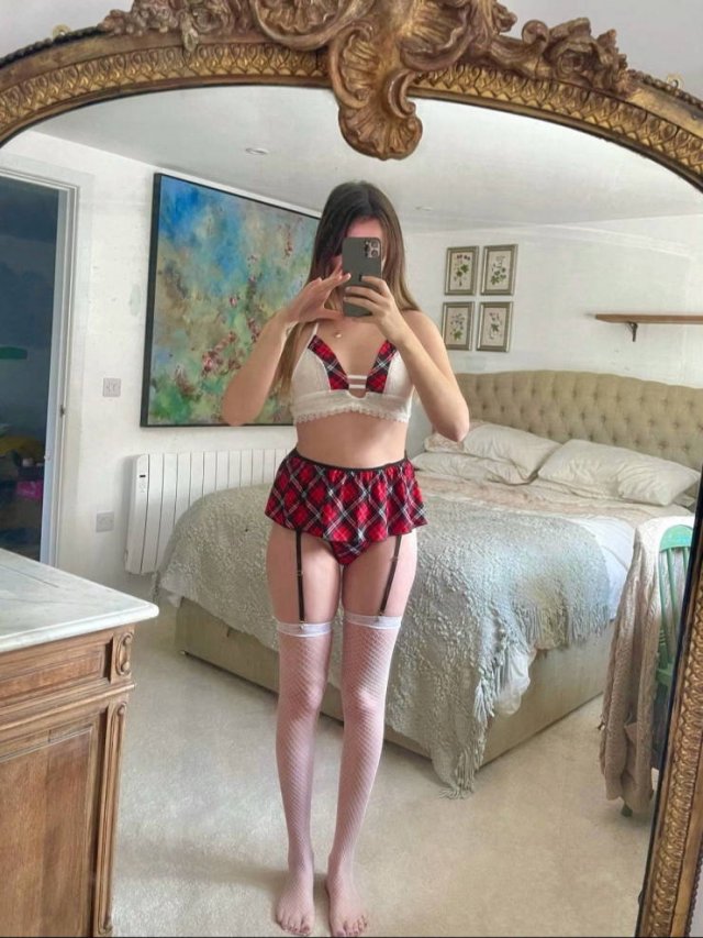 Selfie Girls (34 pics)